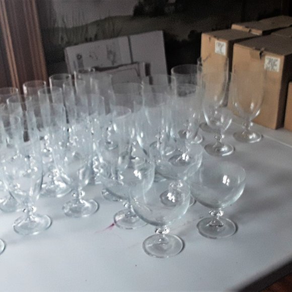 Mikasa Crystal Barware Victorian Lace 4 Saucers (coupes) - Picture 3 of 5